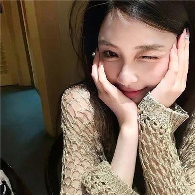 有色彩的女子
